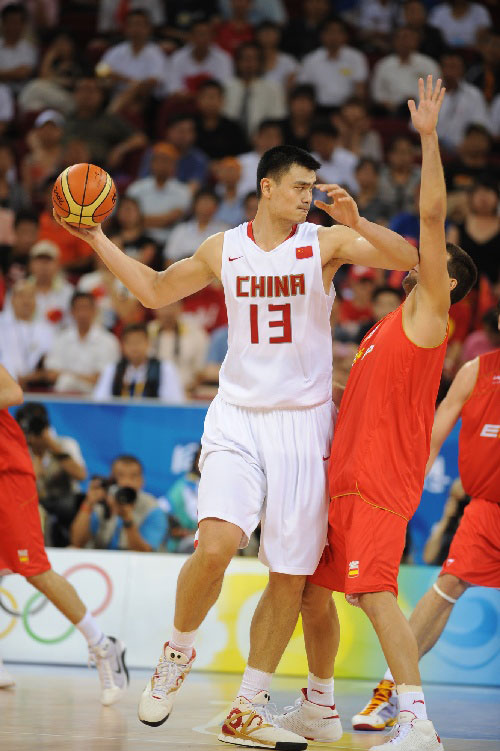 奥斯卡：场地条件限制 很难踢出我们的足球