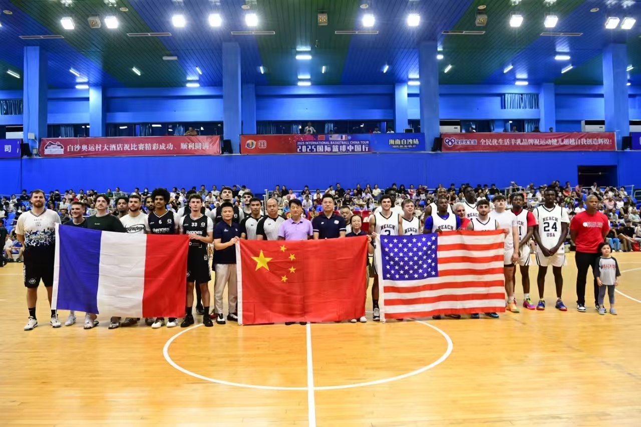 铃木一朗在 2012 年主动要求被交易至洋基，在西雅图主场引发数万球迷不舍泪目