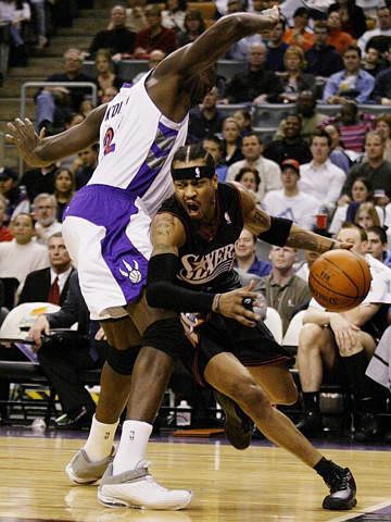 百步穿杨！哈利伯顿首节4记三分贡献12分 另有1断1帽